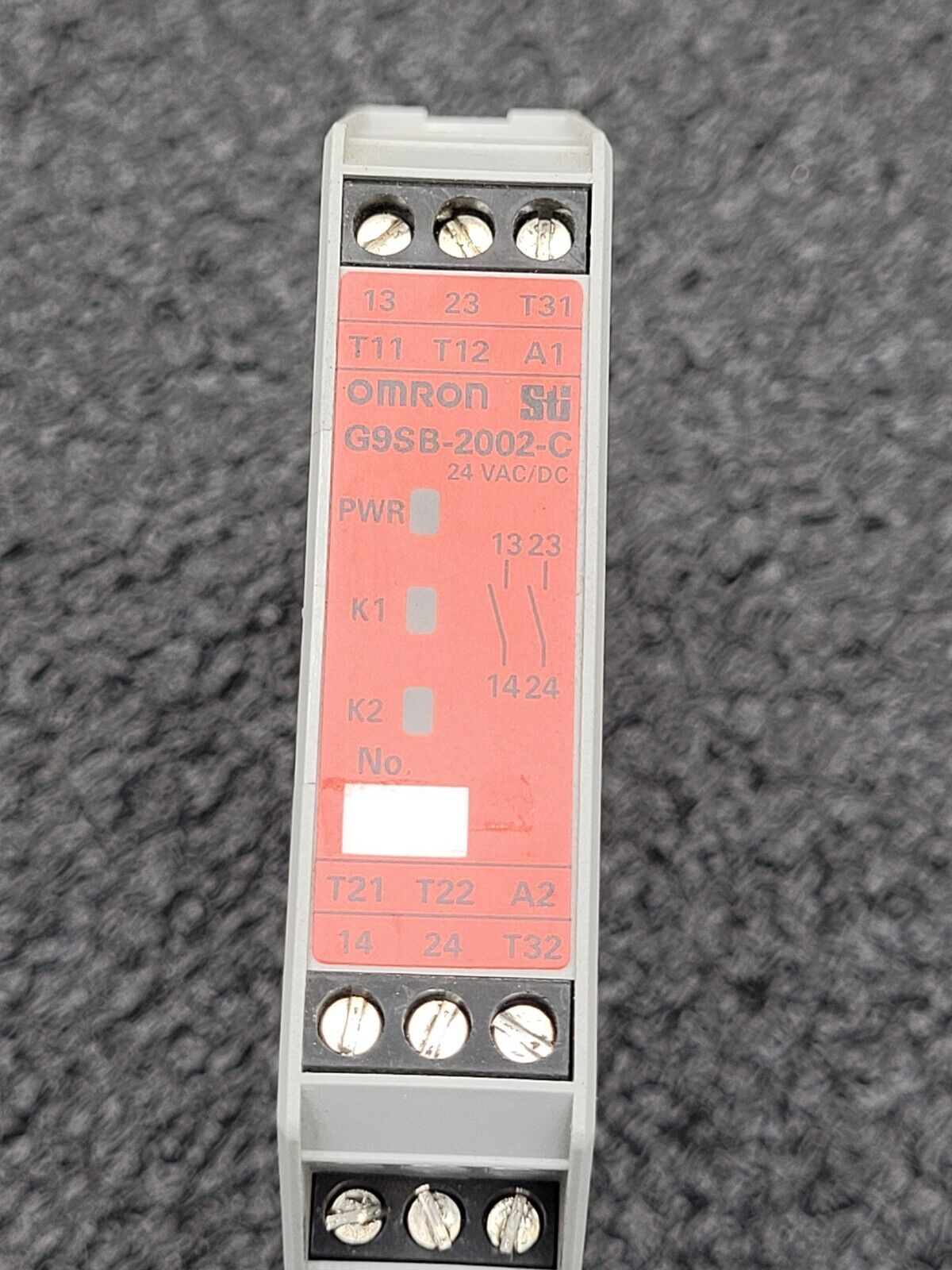 Omron G9SB-2002-C Safety Relay Unit 24 VAC / VDC DIN Rail Mount