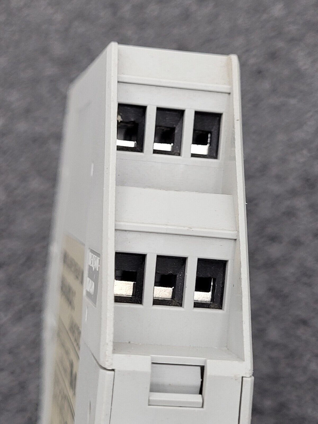 Omron G9SB-2002-C Safety Relay Unit 24 VAC / VDC DIN Rail Mount