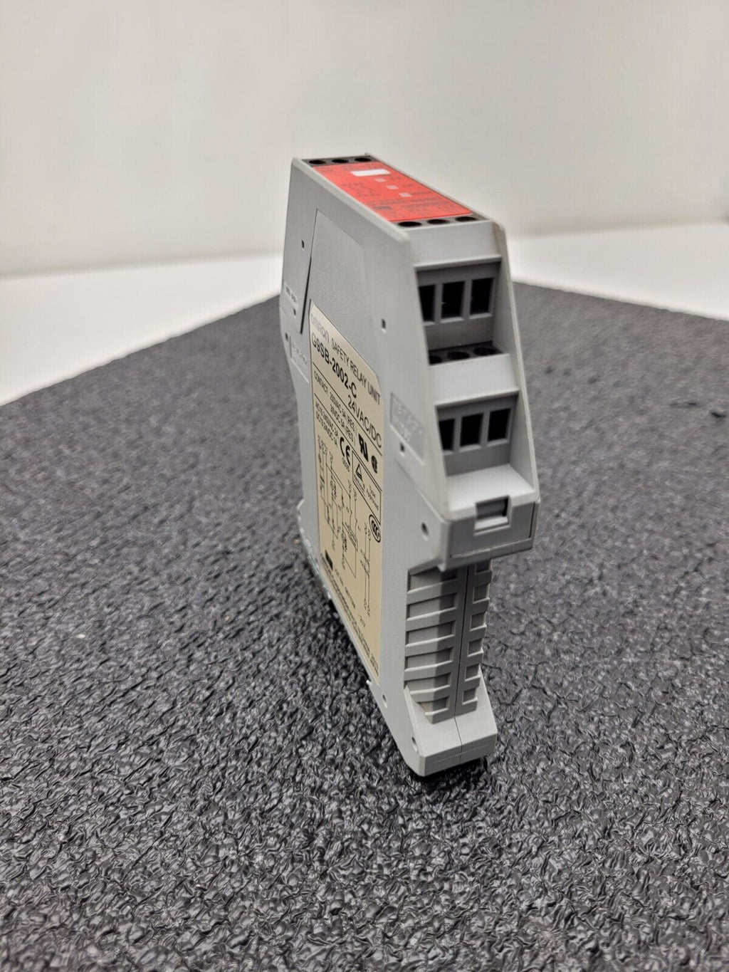 Omron G9SB-2002-C Safety Relay Unit 24 VAC / VDC DIN Rail Mount