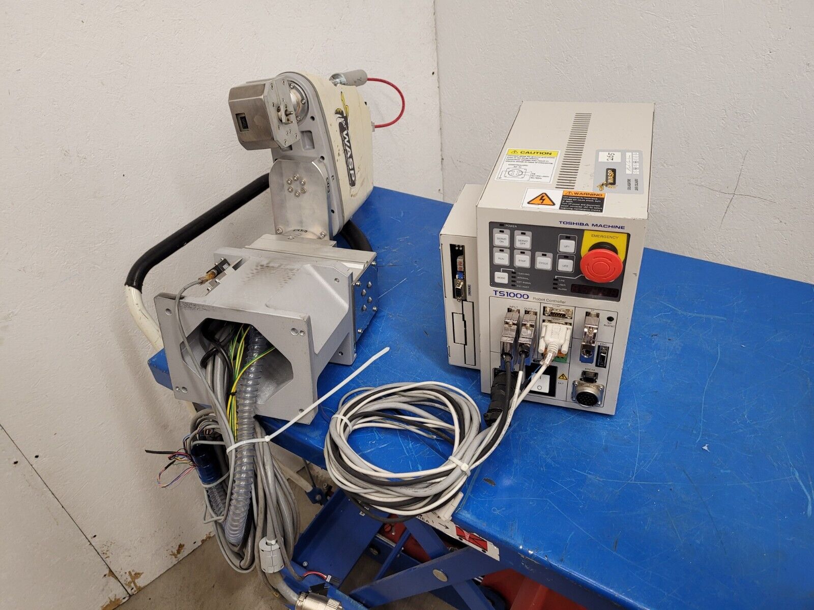 Toshiba TS1KOP Scara Robot Arm TH250A-CE 2011 TS1000 Parts Or Repair