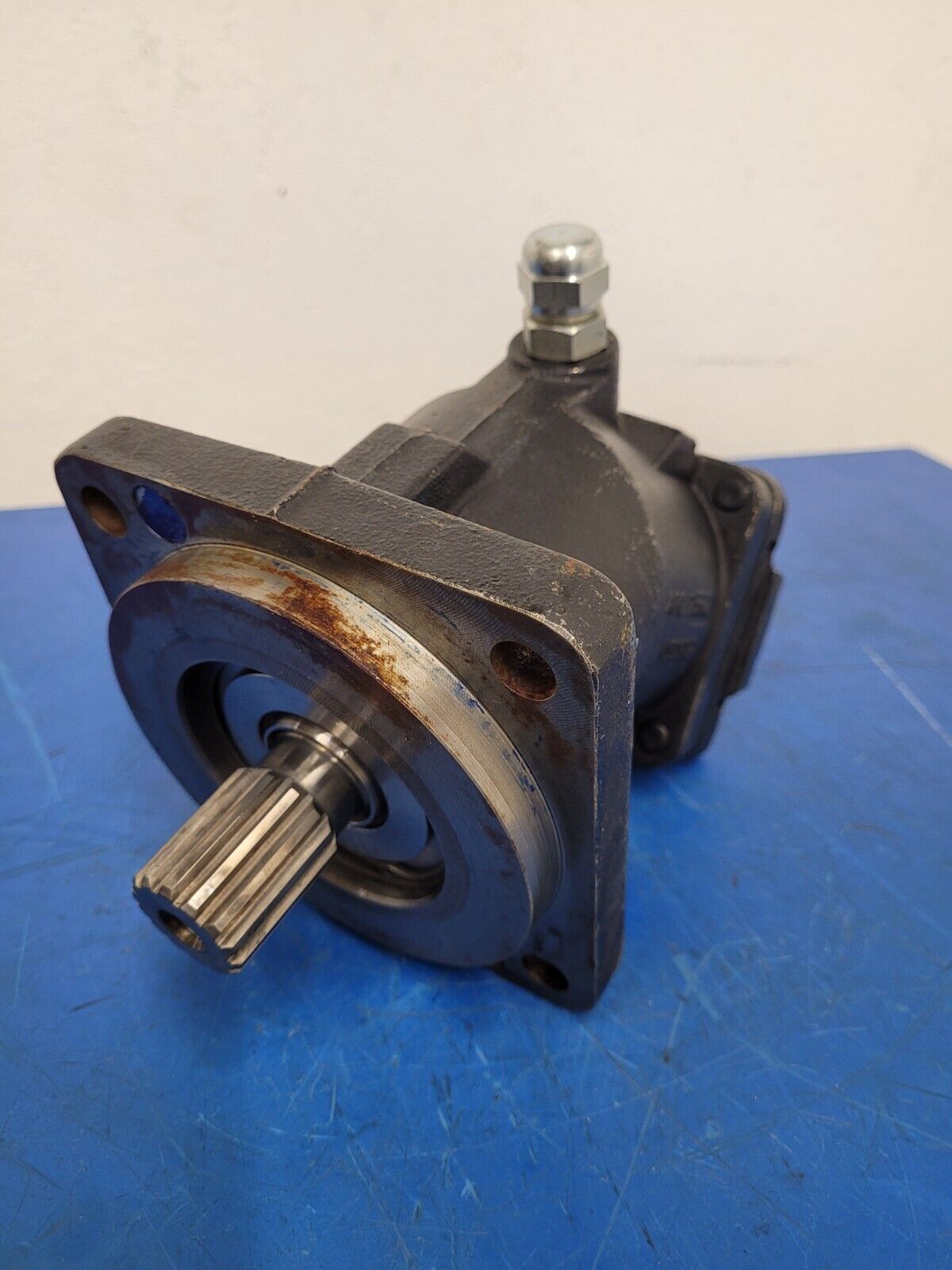 Hydro Leduc MA32 Bent Axis Hydraulic Motor SAE C 14T Splined J498b Rear Ports B