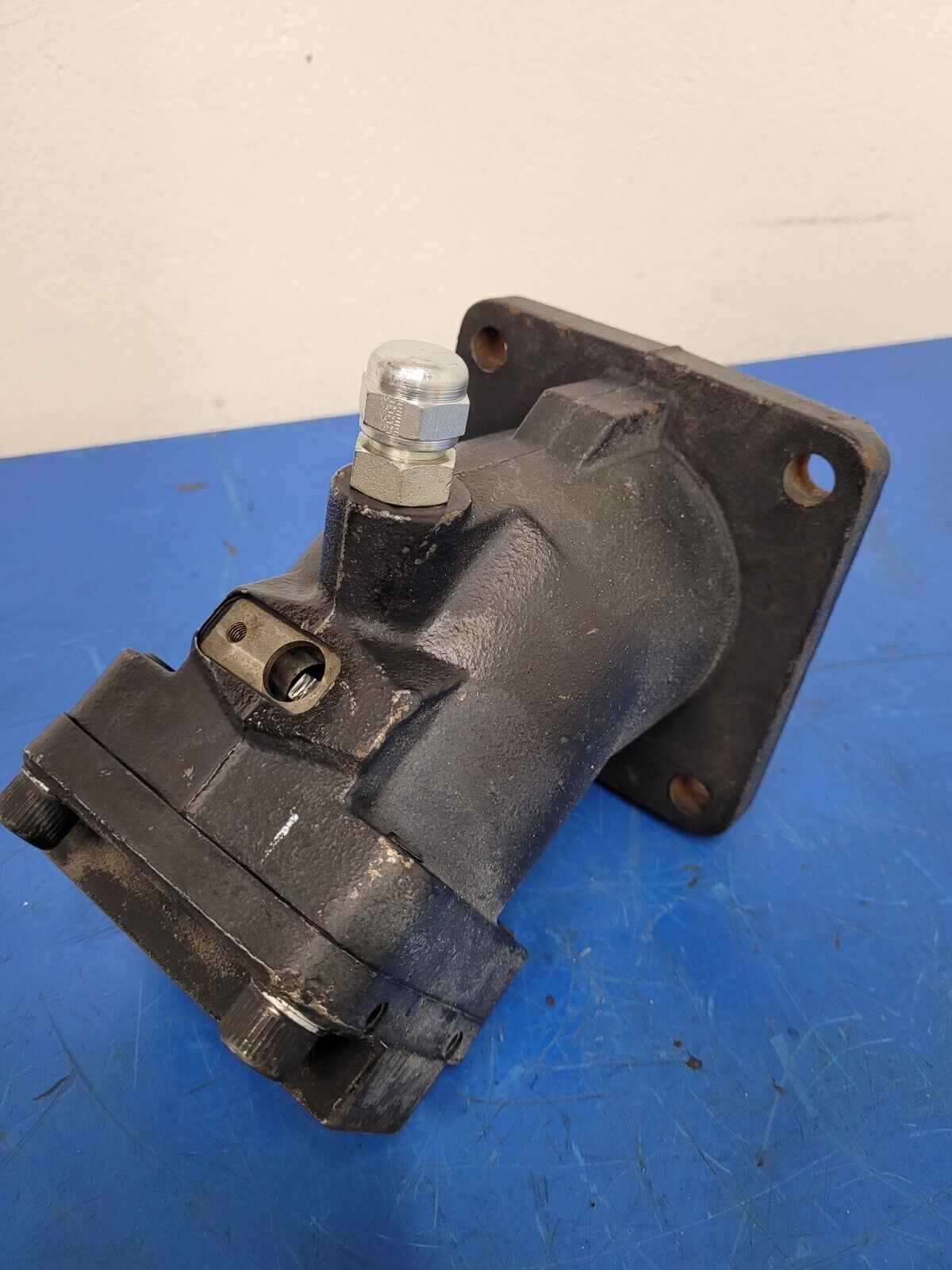Hydro Leduc MA32 Bent Axis Hydraulic Motor SAE C 14T Splined J498b Rear Ports B