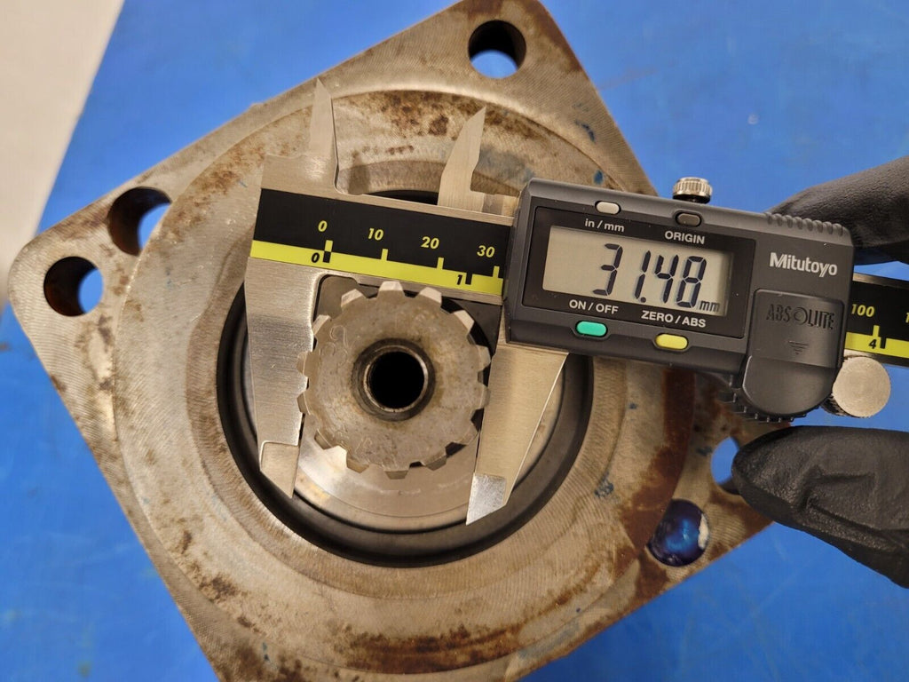 Hydro Leduc MA32 Bent Axis Hydraulic Motor SAE C 14T Splined J498b Rear Ports B