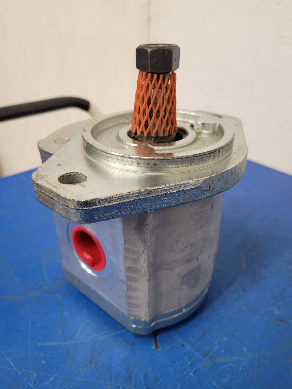 Haldex Barnes Gear Motor Hydraulic Pump 6400 1830510 New, has rust inside