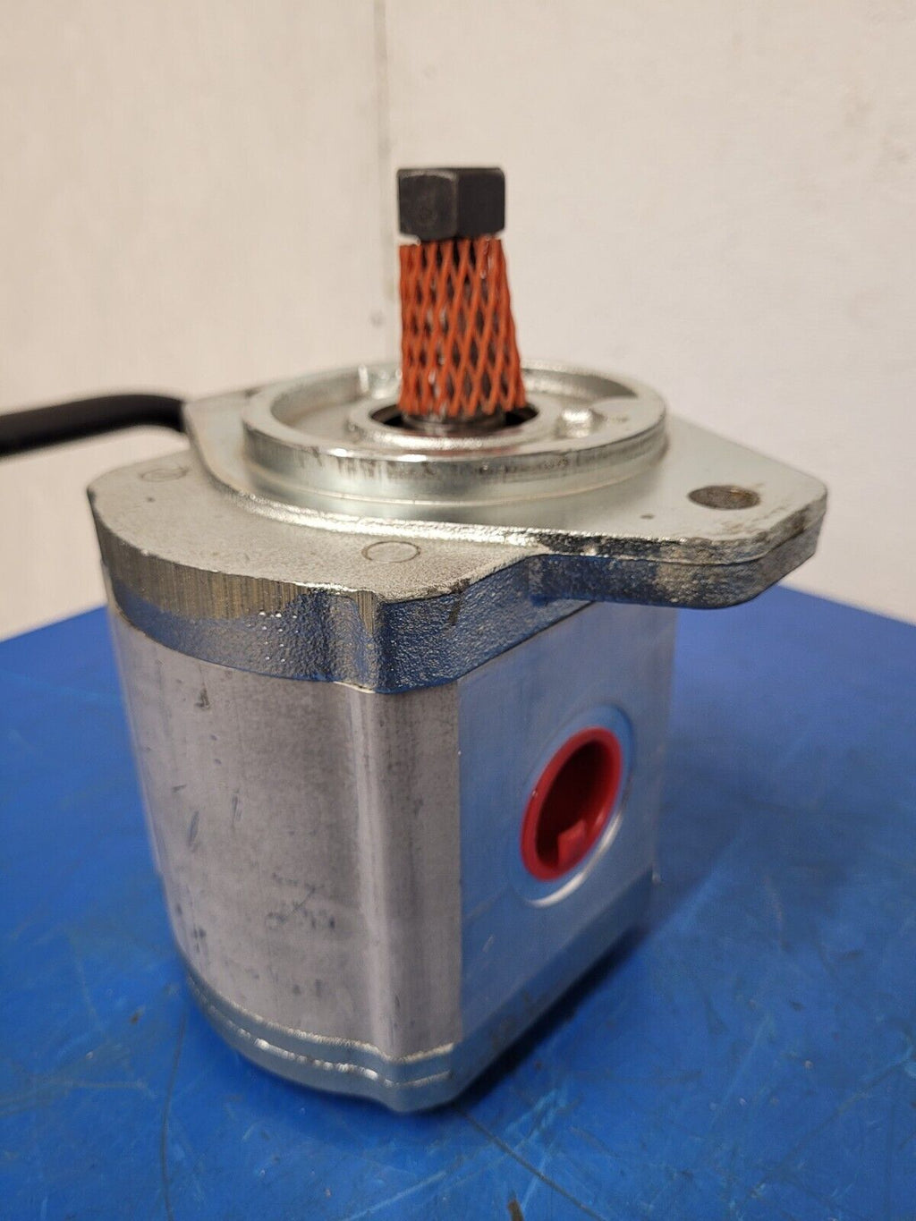 Haldex Barnes Gear Motor Hydraulic Pump 6400 1830510 New, has rust inside