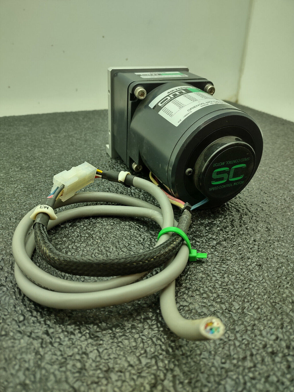 Oriental Motor 4IK25RGN-CW Speed Control Motor 4GN30K GEAR HEAD 200-240VAC 25W
