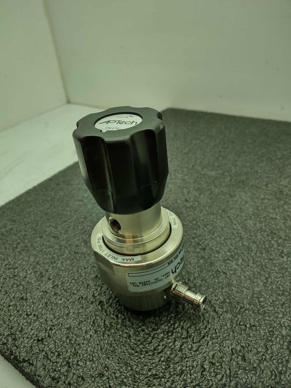 Aptech AP1210SM 2PW MV4 MV4 Diaphragm Regulator Valve 1700PSI Input 0-100PSI Out