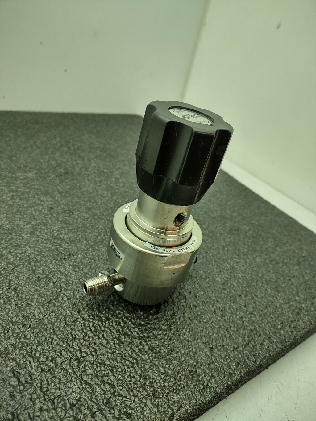 Aptech AP1210SM 2PW MV4 MV4 Diaphragm Regulator Valve 1700PSI Input 0-100PSI Out