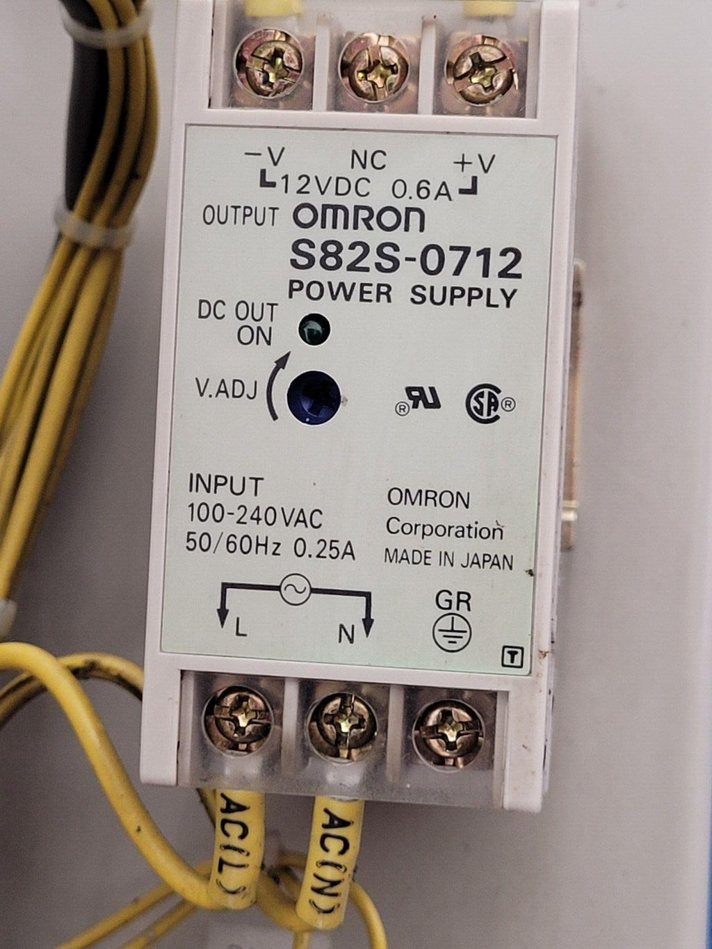 Yaskawa Varispeed 616G3 Inverter Motor Drive CIMR-G3A23P7 3PH 220VAC Input