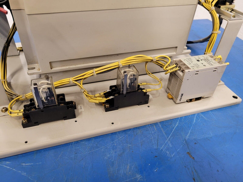 Yaskawa Varispeed 616G3 Inverter Motor Drive CIMR-G3A23P7 3PH 220VAC Input