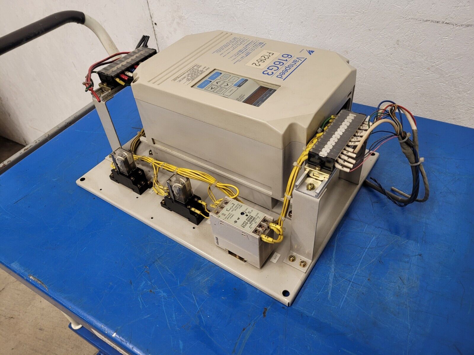 Yaskawa Varispeed 616G3 Inverter Motor Drive CIMR-G3A23P7 3PH 220VAC Input