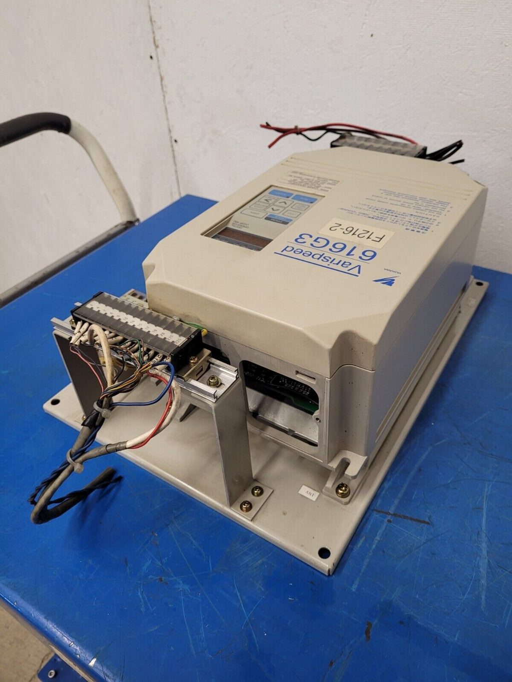 Yaskawa Varispeed 616G3 Inverter Motor Drive CIMR-G3A23P7 3PH 220VAC Input