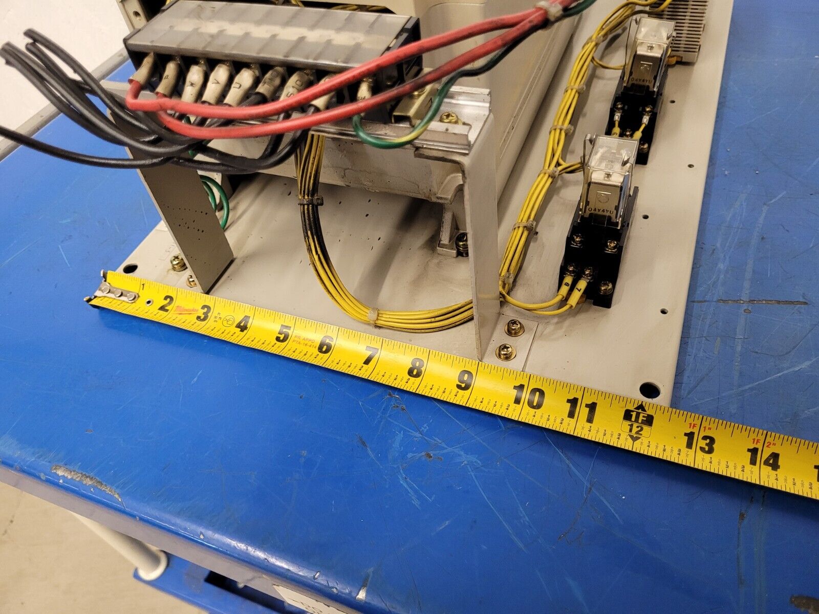 Yaskawa Varispeed 616G3 Inverter Motor Drive CIMR-G3A23P7 3PH 220VAC Input
