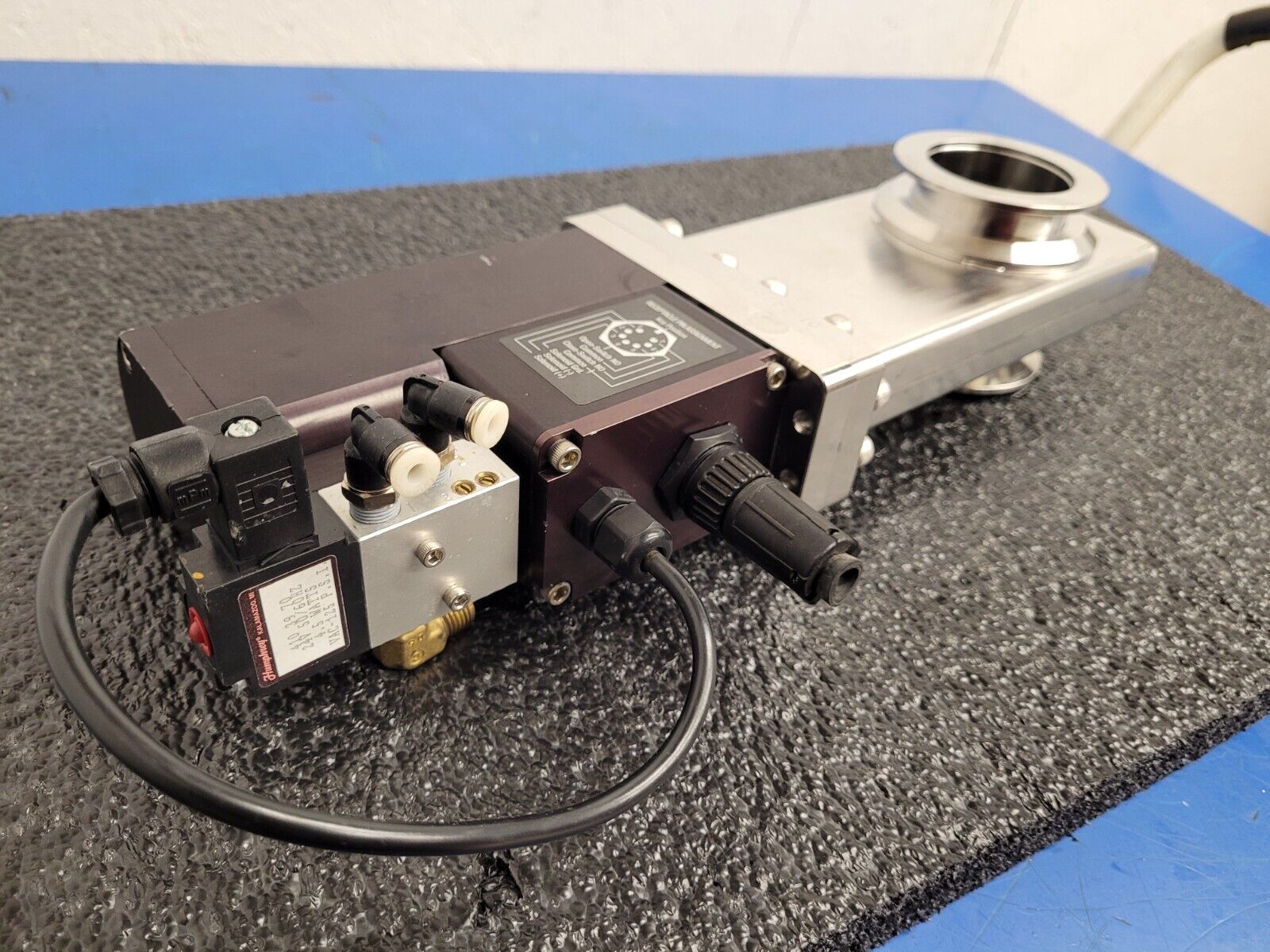 MDC KGV-2000V-P-01-07 2" KF-50 Solenoid Pneumatic High Vacuum Gate Valve Unit B