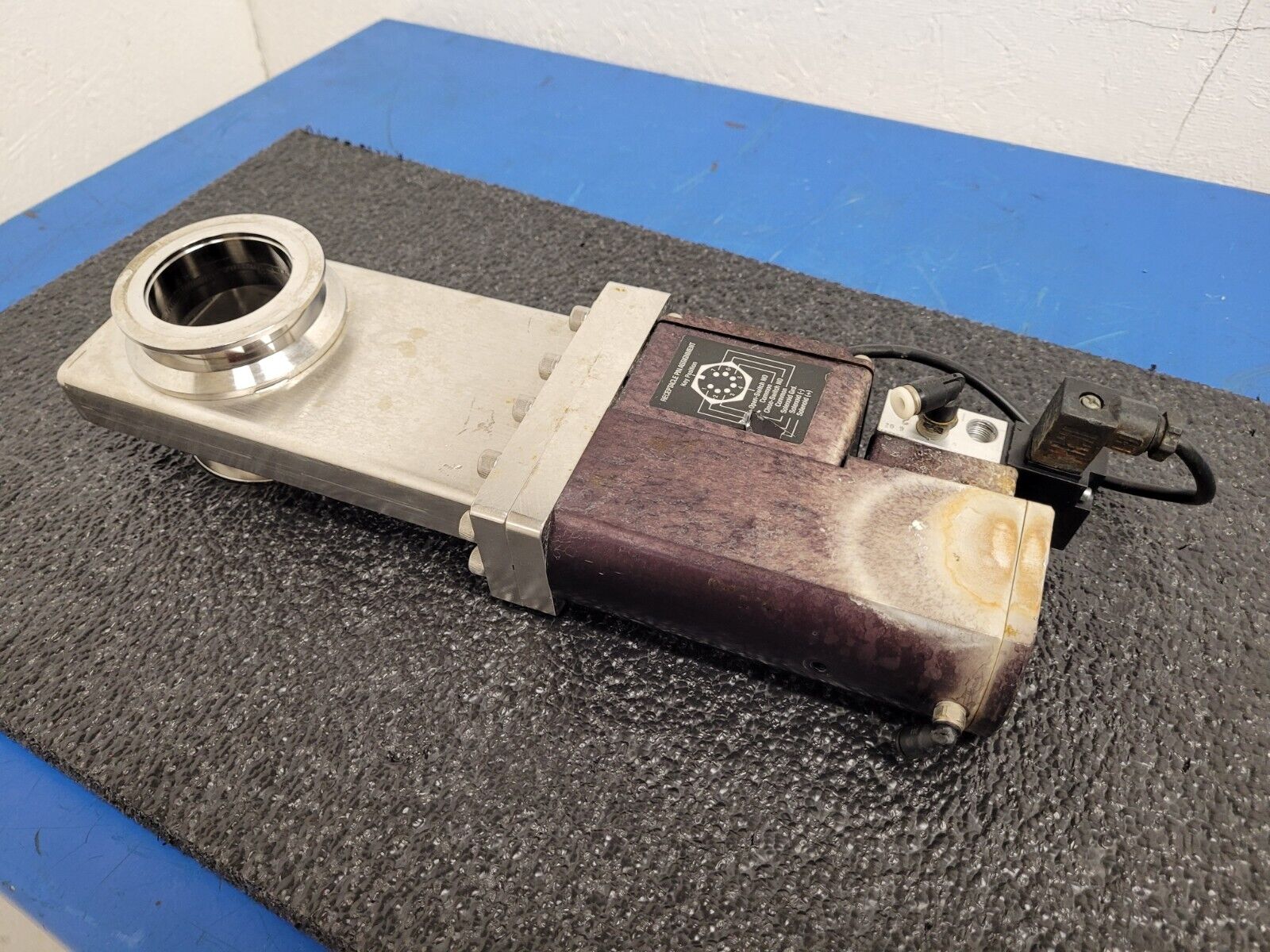 MDC KGV-2000V-P-01-07 2" KF-50 Solenoid Pneumatic High Vacuum Gate Valve Unit C