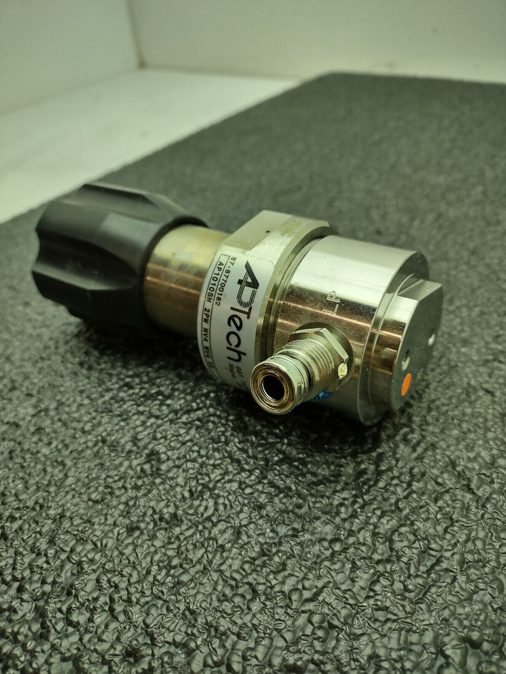 Lot of 2 APTech AP1010SM 2PW MV4 MV4 VS Regulator 3500PSI IN 100PSI Out