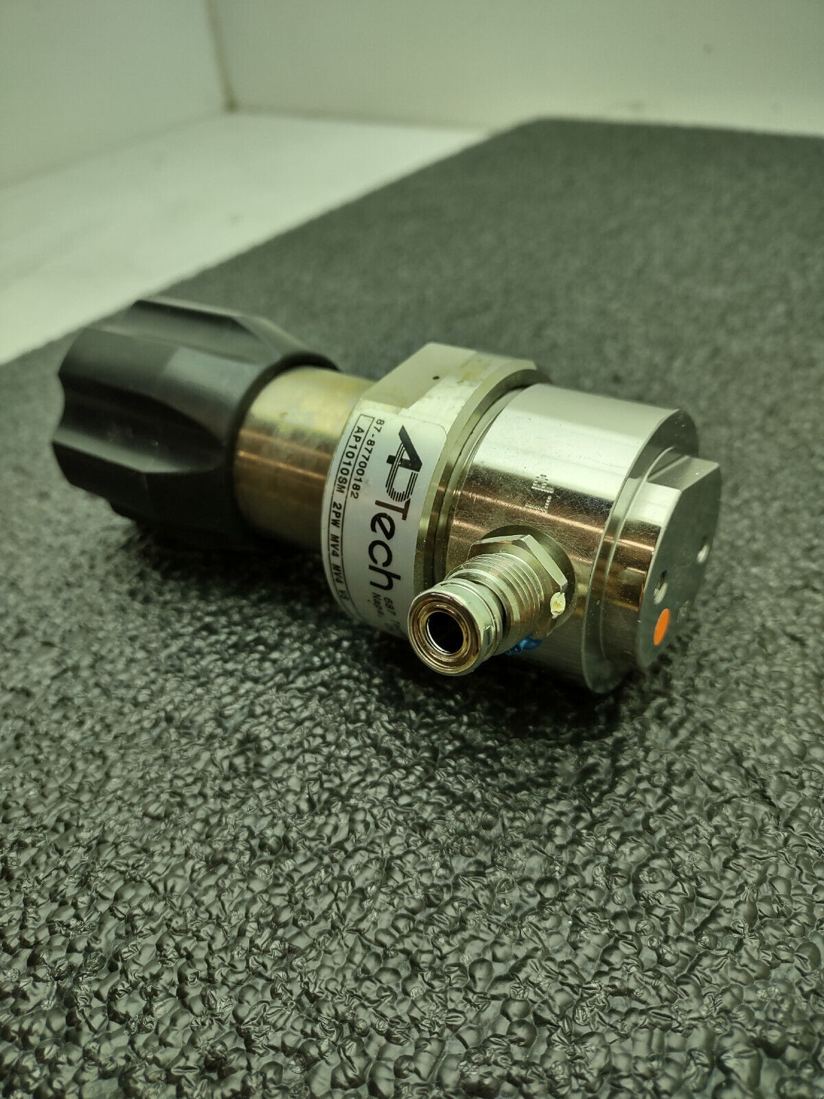 Lot of 2 APTech AP1010SM 2PW MV4 MV4 VS Regulator 3500PSI IN 100PSI Out