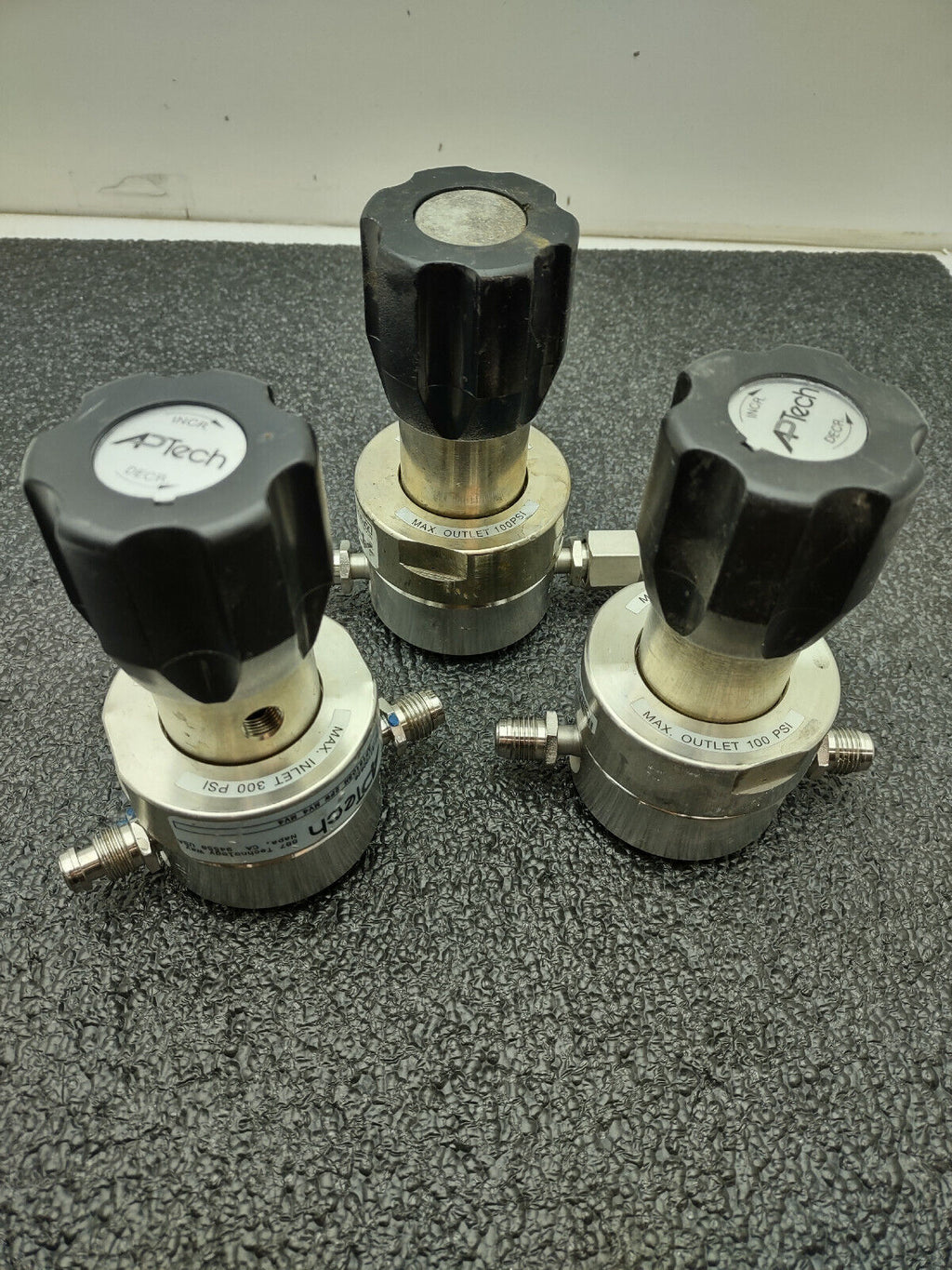 lot 3x Aptech AP1810SM 2PW MV4 MV4 Diaphragm Regulator 300PSI Input 100PSI Out