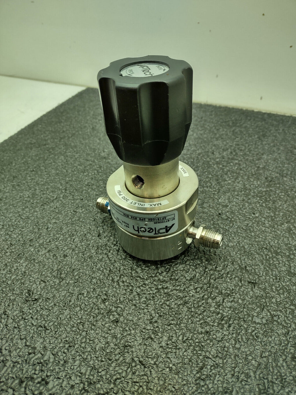 lot 3x Aptech AP1810SM 2PW MV4 MV4 Diaphragm Regulator 300PSI Input 100PSI Out