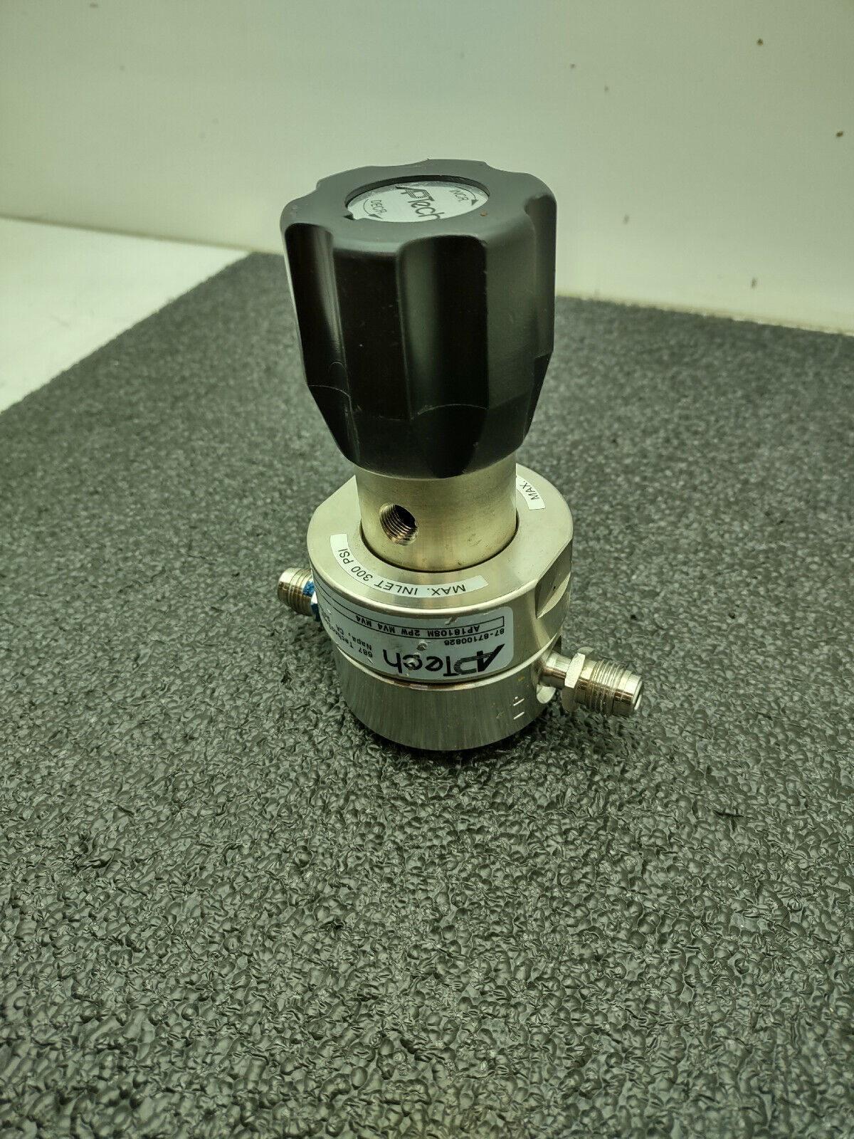 lot 3x Aptech AP1810SM 2PW MV4 MV4 Diaphragm Regulator 300PSI Input 100PSI Out
