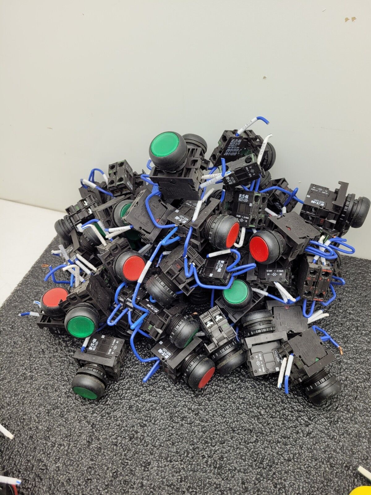 Lot of 83 Eaton 22mm M22-LED Indicating Light Illuminated Push-Button Red + More