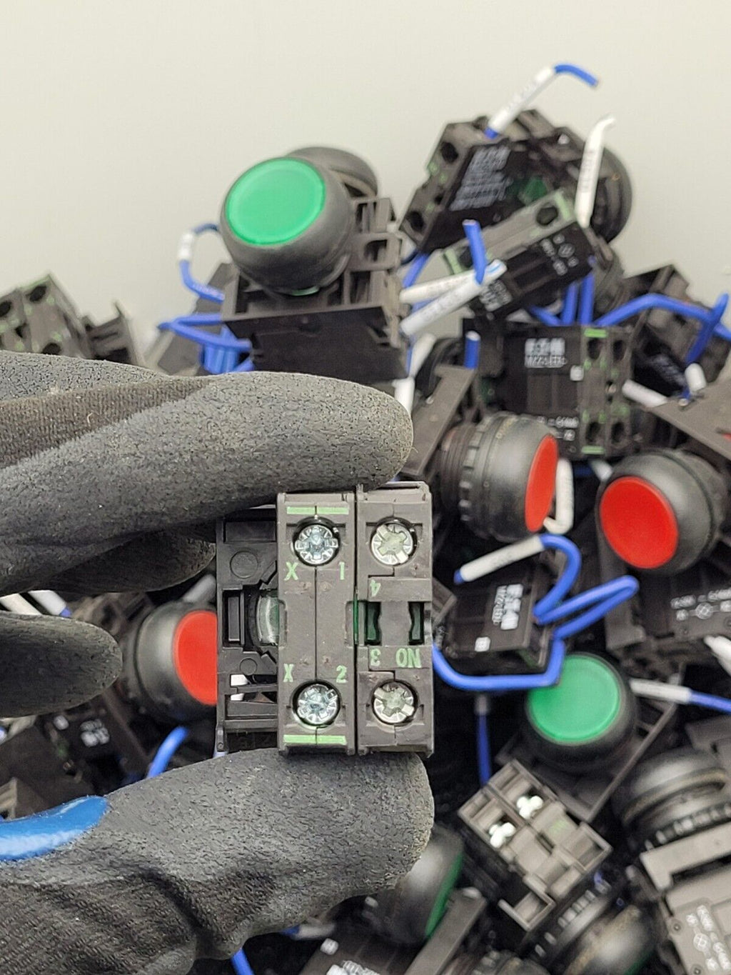 Lot of 83 Eaton 22mm M22-LED Indicating Light Illuminated Push-Button Red + More