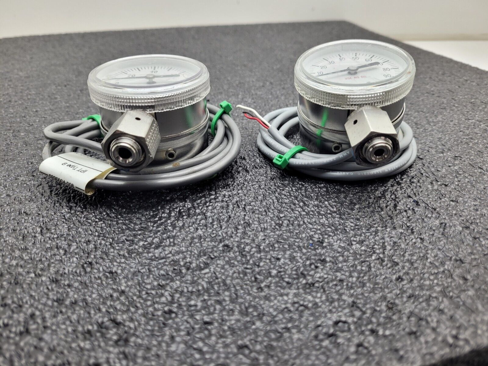 Lot of 2x Millipore & Span Pressure Gauge Type 9 IPT 122 11.5-28VDC 20mA