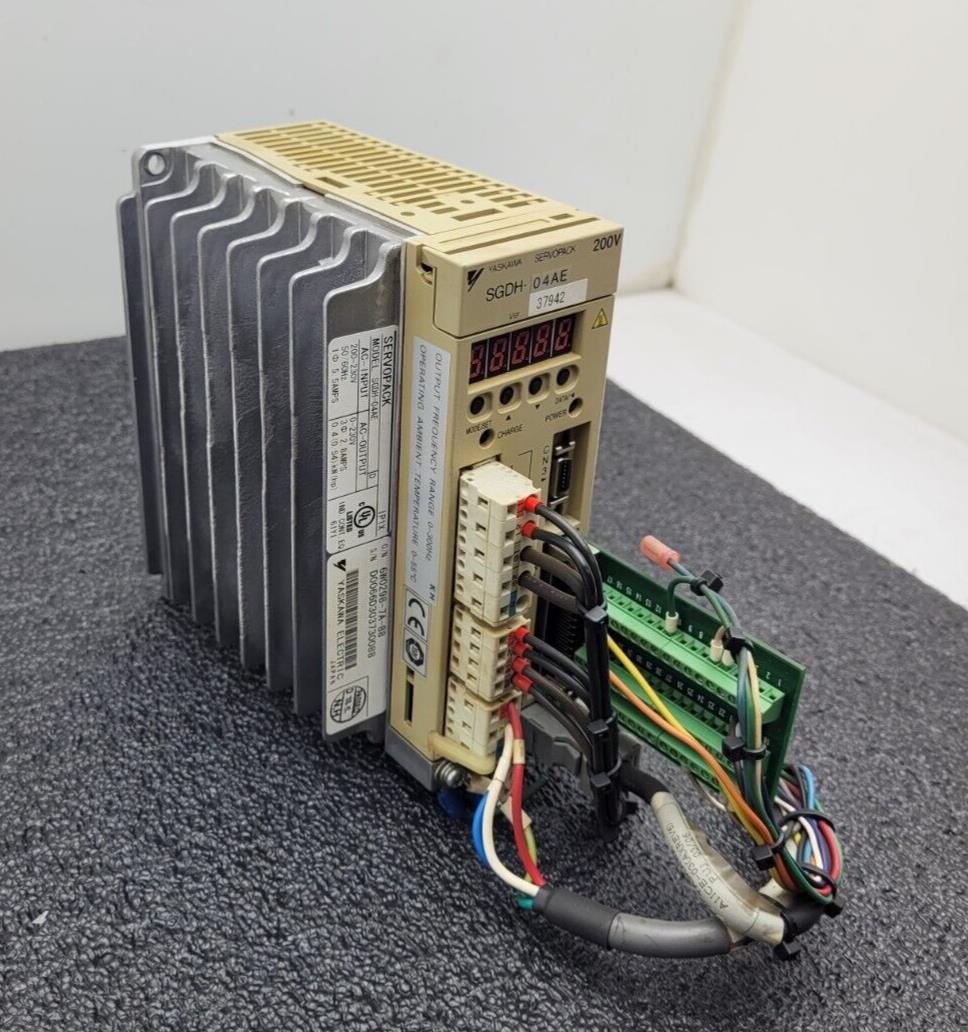 Yaskawa SGDH-04AE Servopack Servo Motor AC Drive 500W AC 0.54HP 3Ph 0-230V 2.8A