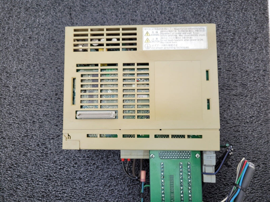 Yaskawa SGDH-04AE Servopack Servo Motor AC Drive 500W AC 0.54HP 3Ph 0-230V 2.8A