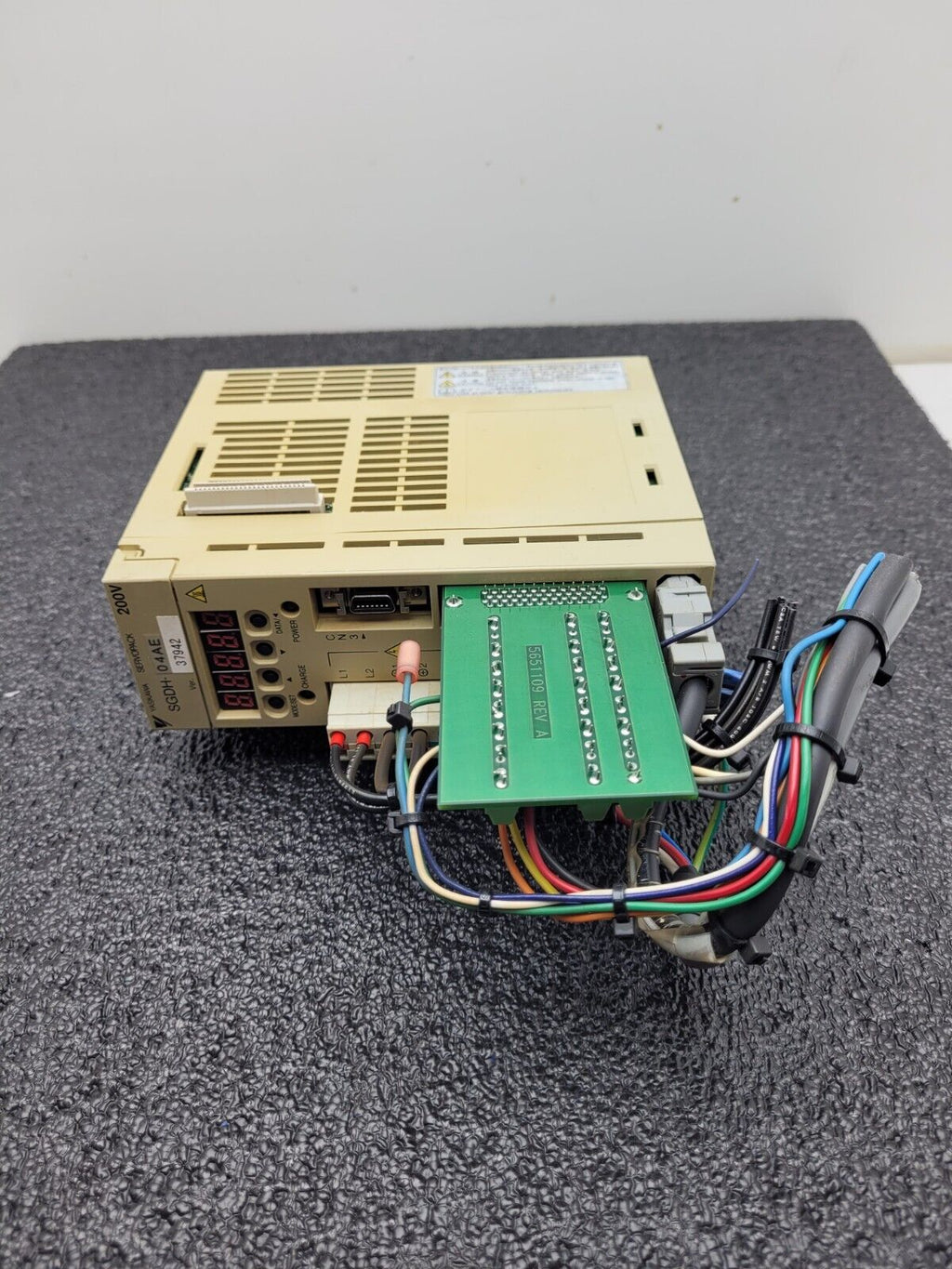 Yaskawa SGDH-04AE Servopack Servo Motor AC Drive 500W AC 0.54HP 3Ph 0-230V 2.8A