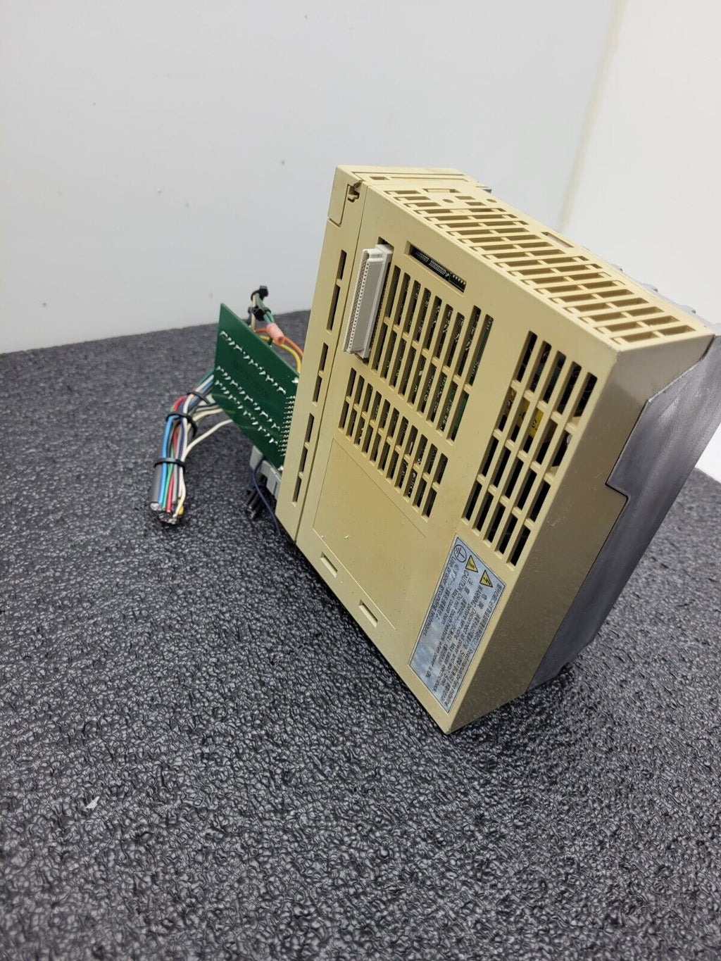 Yaskawa SGDH-04AE Servopack Servo Motor AC Drive 500W AC 0.54HP 3Ph 0-230V 2.8A