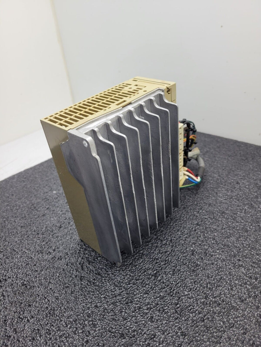 Yaskawa SGDH-04AE Servopack Servo Motor AC Drive 500W AC 0.54HP 3Ph 0-230V 2.8A