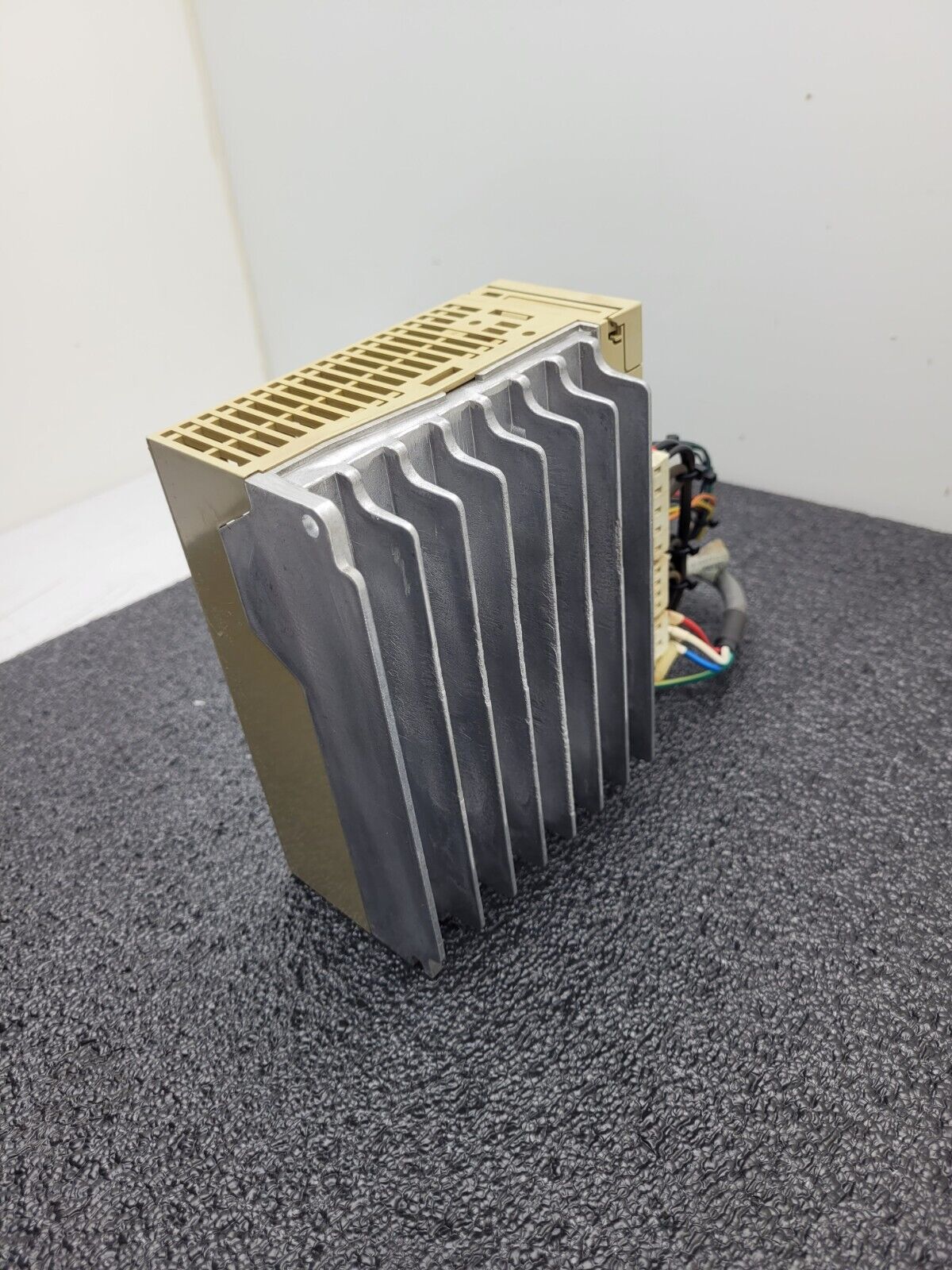 Yaskawa SGDH-04AE Servopack Servo Motor AC Drive 500W AC 0.54HP 3Ph 0-230V 2.8A
