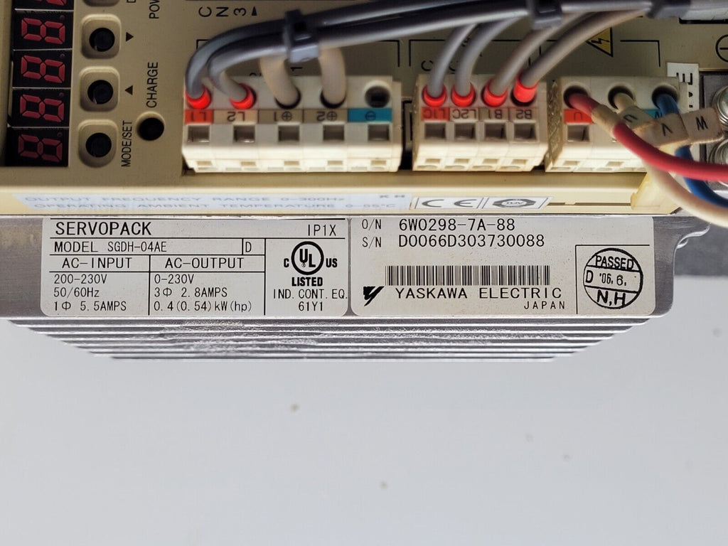 Yaskawa SGDH-04AE Servopack Servo Motor AC Drive 500W AC 0.54HP 3Ph 0-230V 2.8A