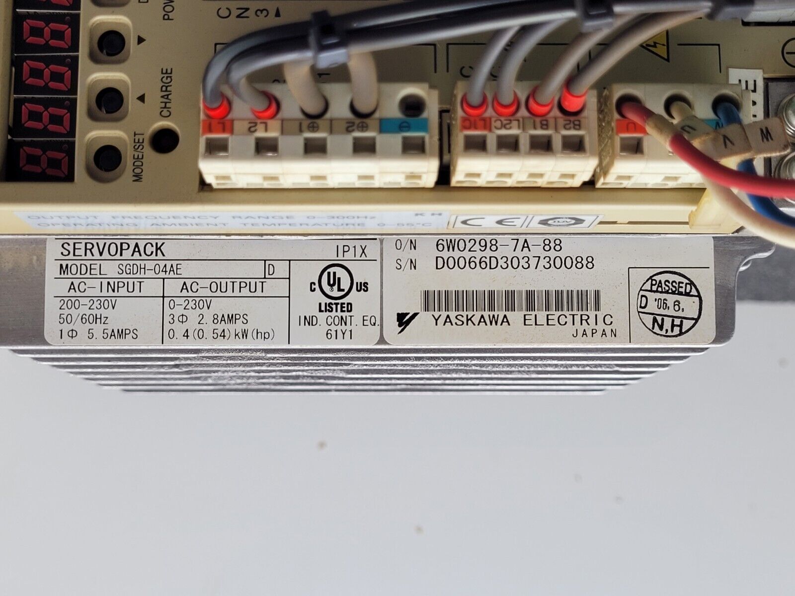 Yaskawa SGDH-04AE Servopack Servo Motor AC Drive 500W AC 0.54HP 3Ph 0-230V 2.8A