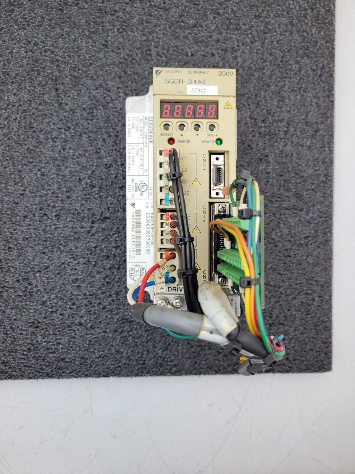 Yaskawa SGDH-04AE Servopack Servo Motor AC Drive 500W AC 0.54HP 3Ph 0-230V 2.8A