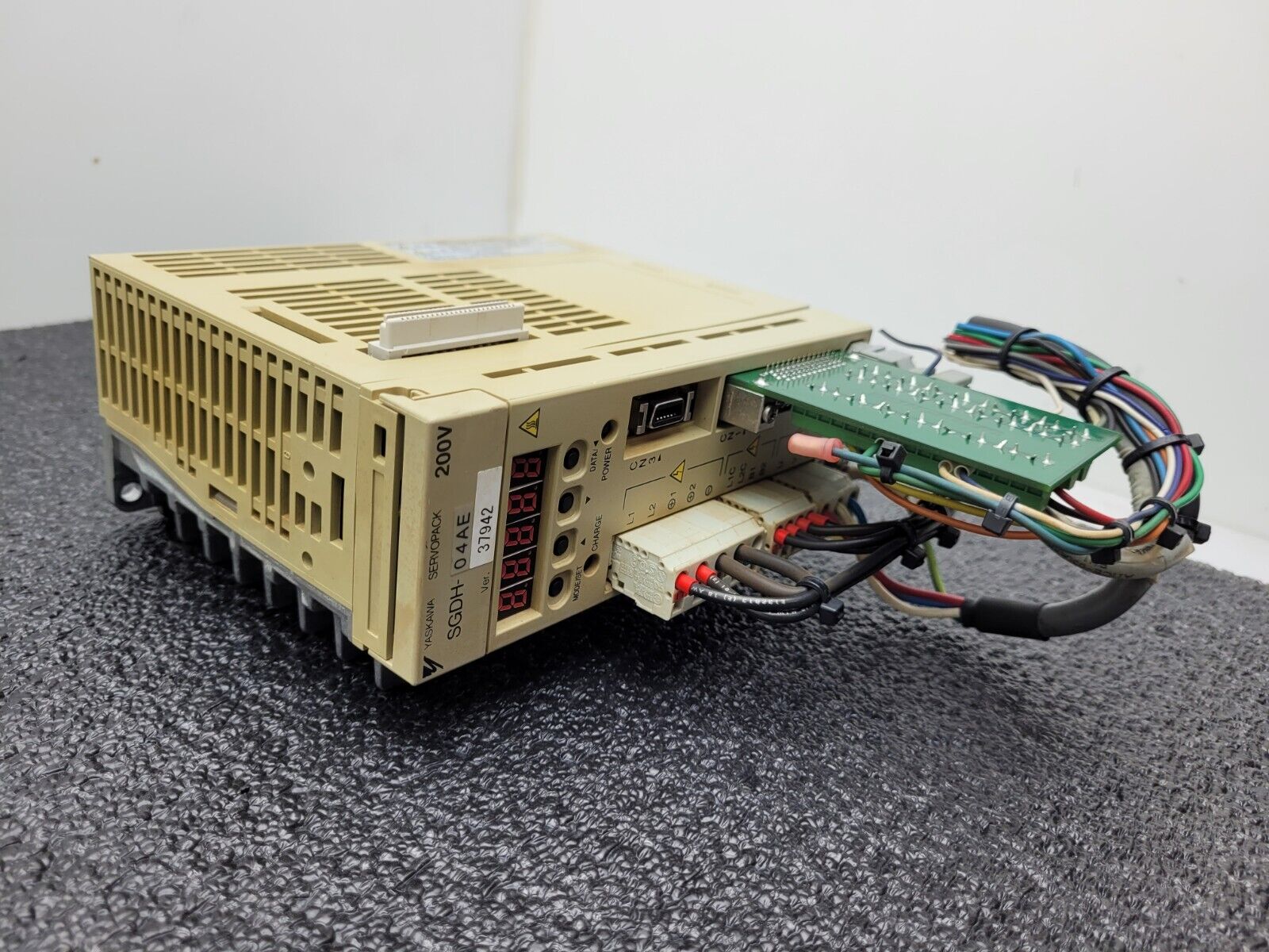 Yaskawa SGDH-04AE Servopack Servo Motor AC Drive 500W AC 0.54HP 3Ph 0-230V 2.8A