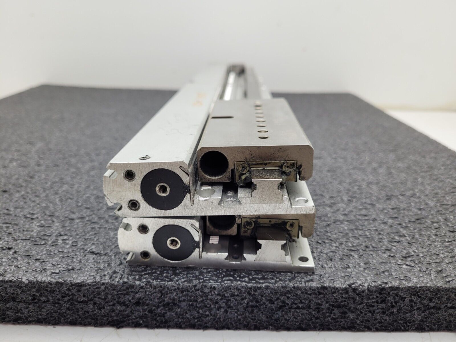 Lot of 2x FESTO SLG-18-275-YSR-A SA-208432 Linear Drive Air Actuator says: leaks