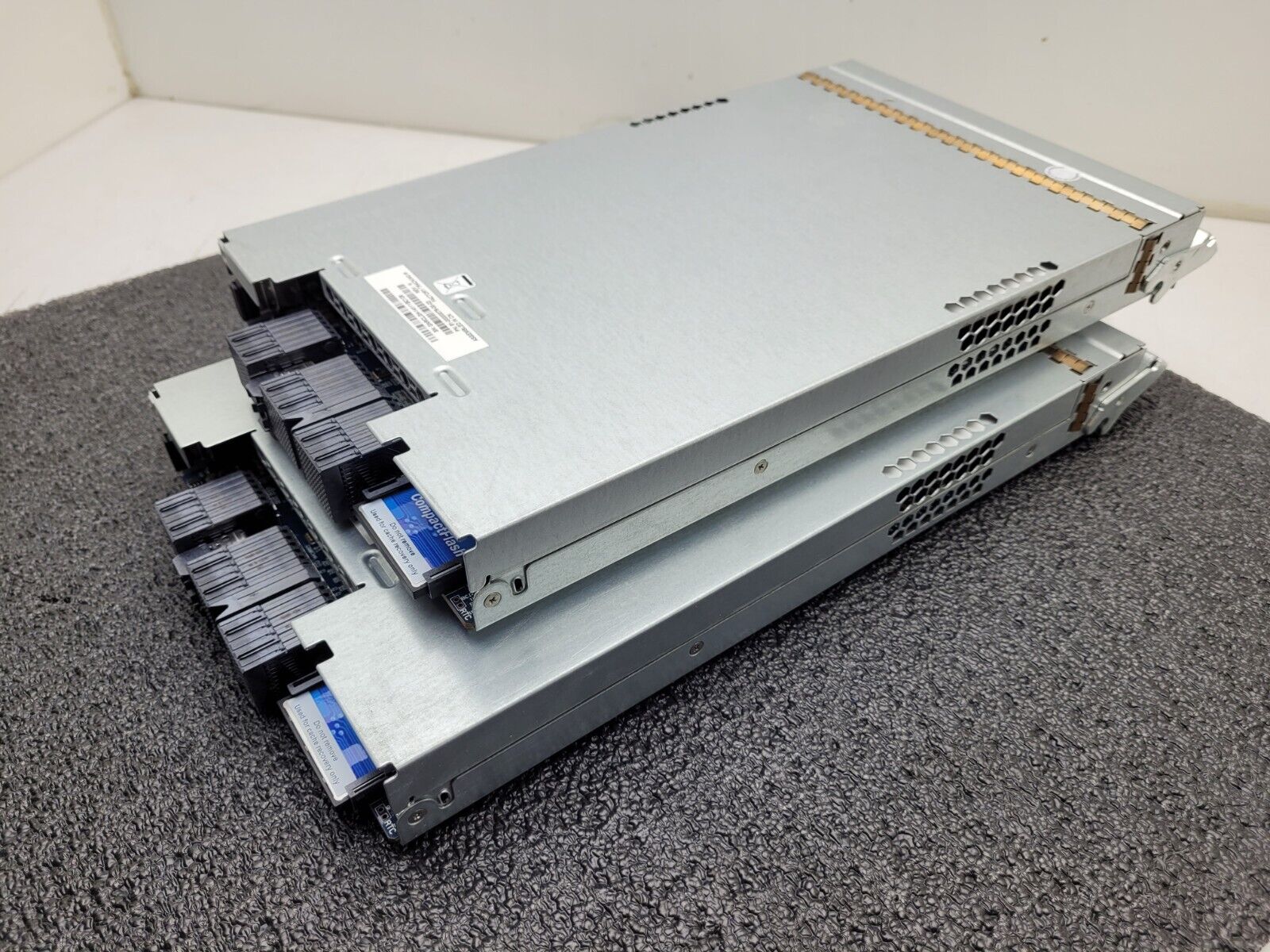Pair HP storage controller 81-00000078-00-02 MSA 2040 SAN 48x4 4xCNC RIOM-LX 4GB