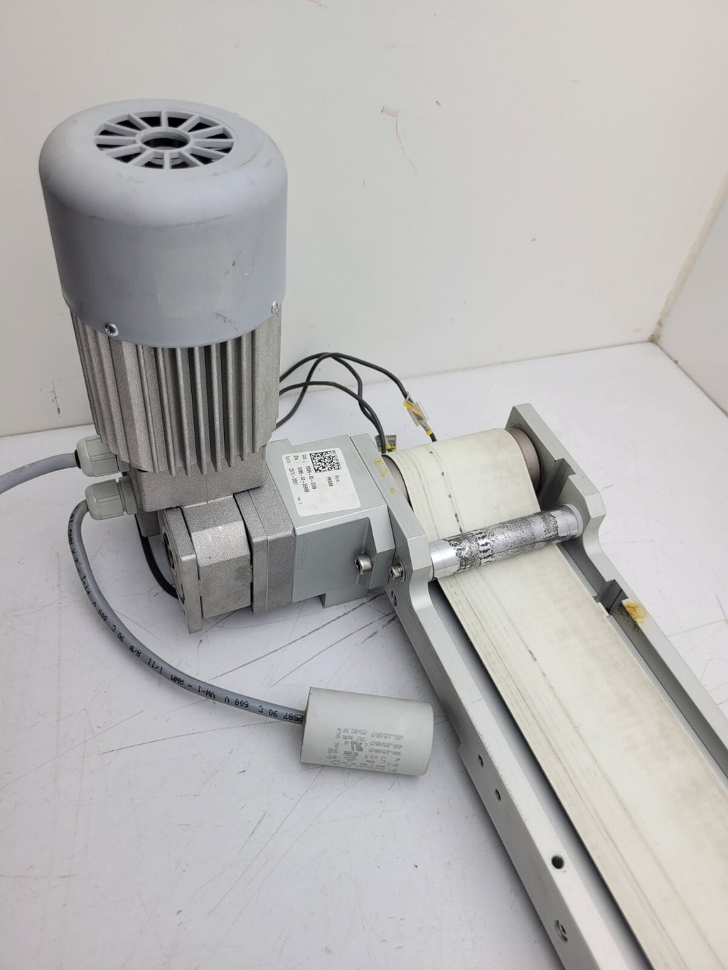 MiniMotor GearMotor Belt Conveyor 30" x 3" 230VAC 50Hz 1:30 Gear Reduction