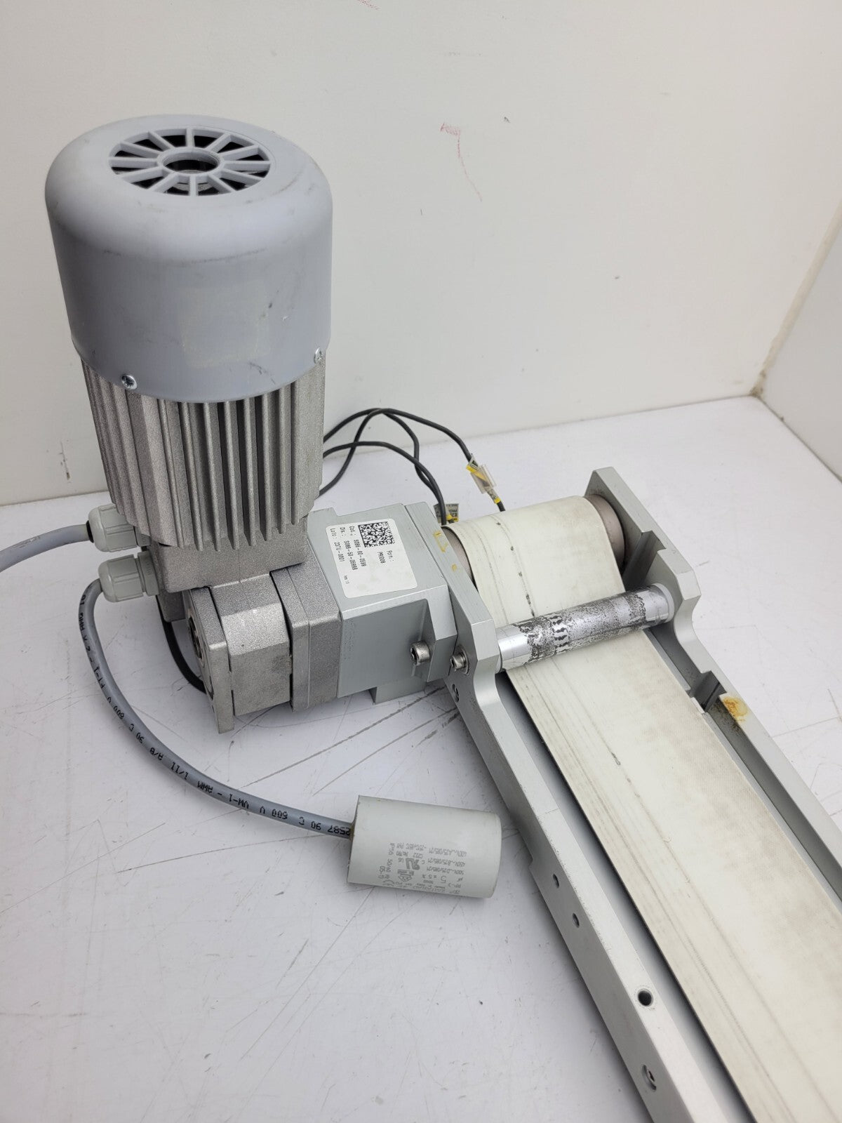 MiniMotor GearMotor Belt Conveyor 30" x 3" 230VAC 50Hz 1:30 Gear Reduction