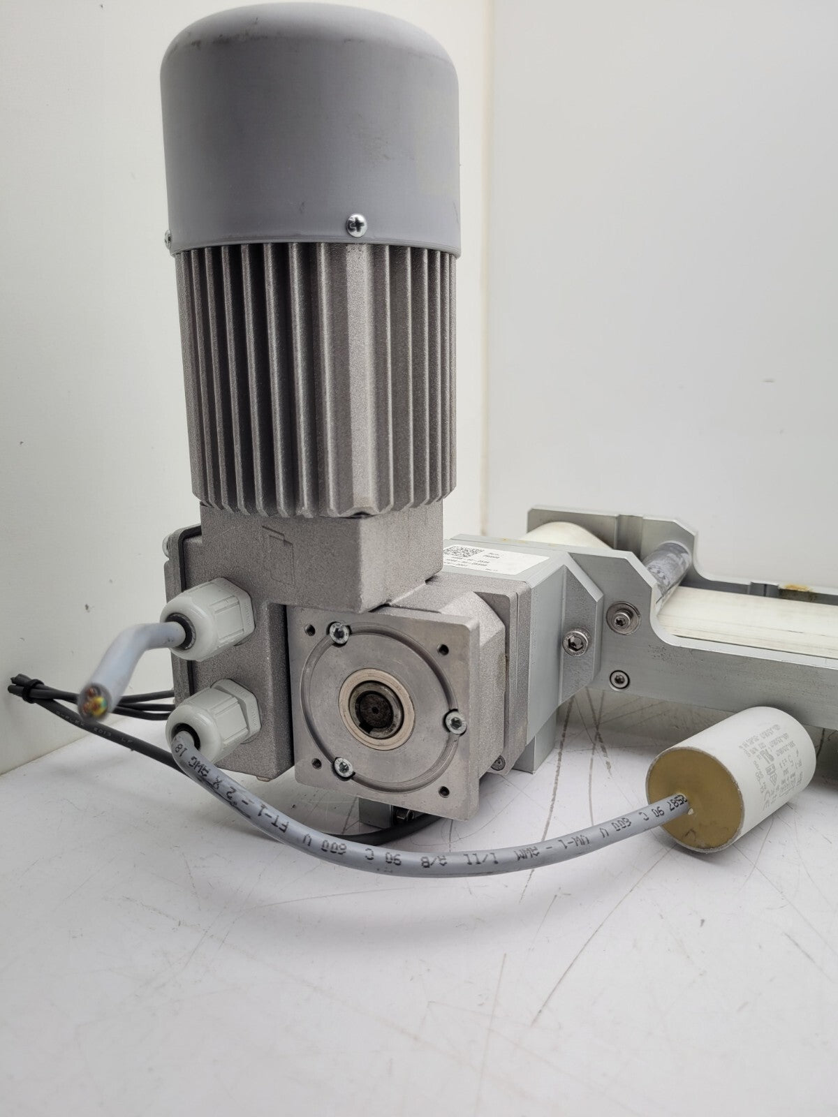 MiniMotor GearMotor Belt Conveyor 30" x 3" 230VAC 50Hz 1:30 Gear Reduction