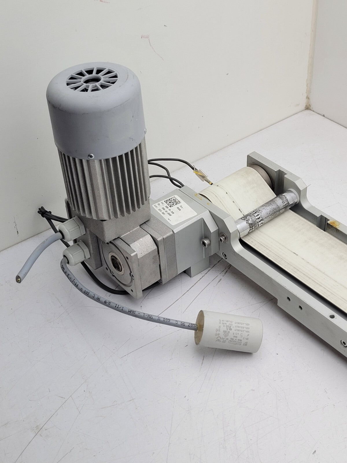 MiniMotor GearMotor Belt Conveyor 30" x 3" 230VAC 50Hz 1:30 Gear Reduction