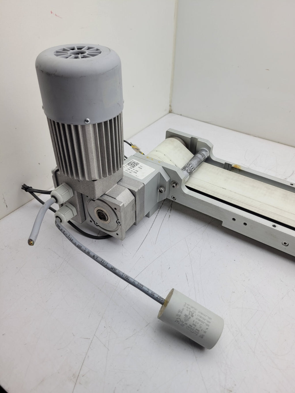 MiniMotor GearMotor Belt Conveyor 30" x 3" 230VAC 50Hz 1:30 Gear Reduction