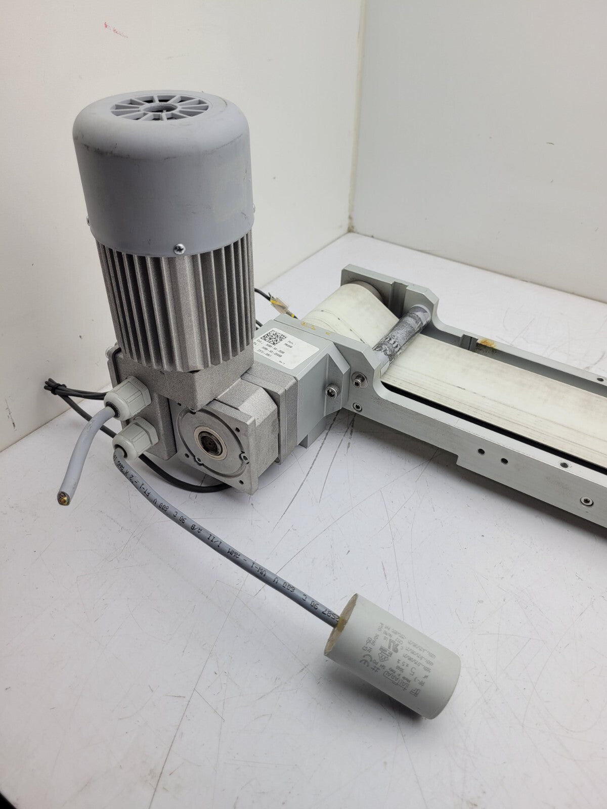 MiniMotor GearMotor Belt Conveyor 30" x 3" 230VAC 50Hz 1:30 Gear Reduction