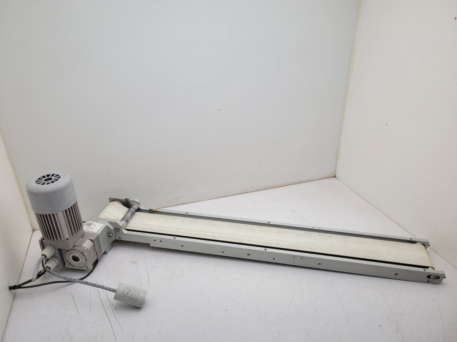 MiniMotor GearMotor Belt Conveyor 30" x 3" 230VAC 50Hz 1:30 Gear Reduction