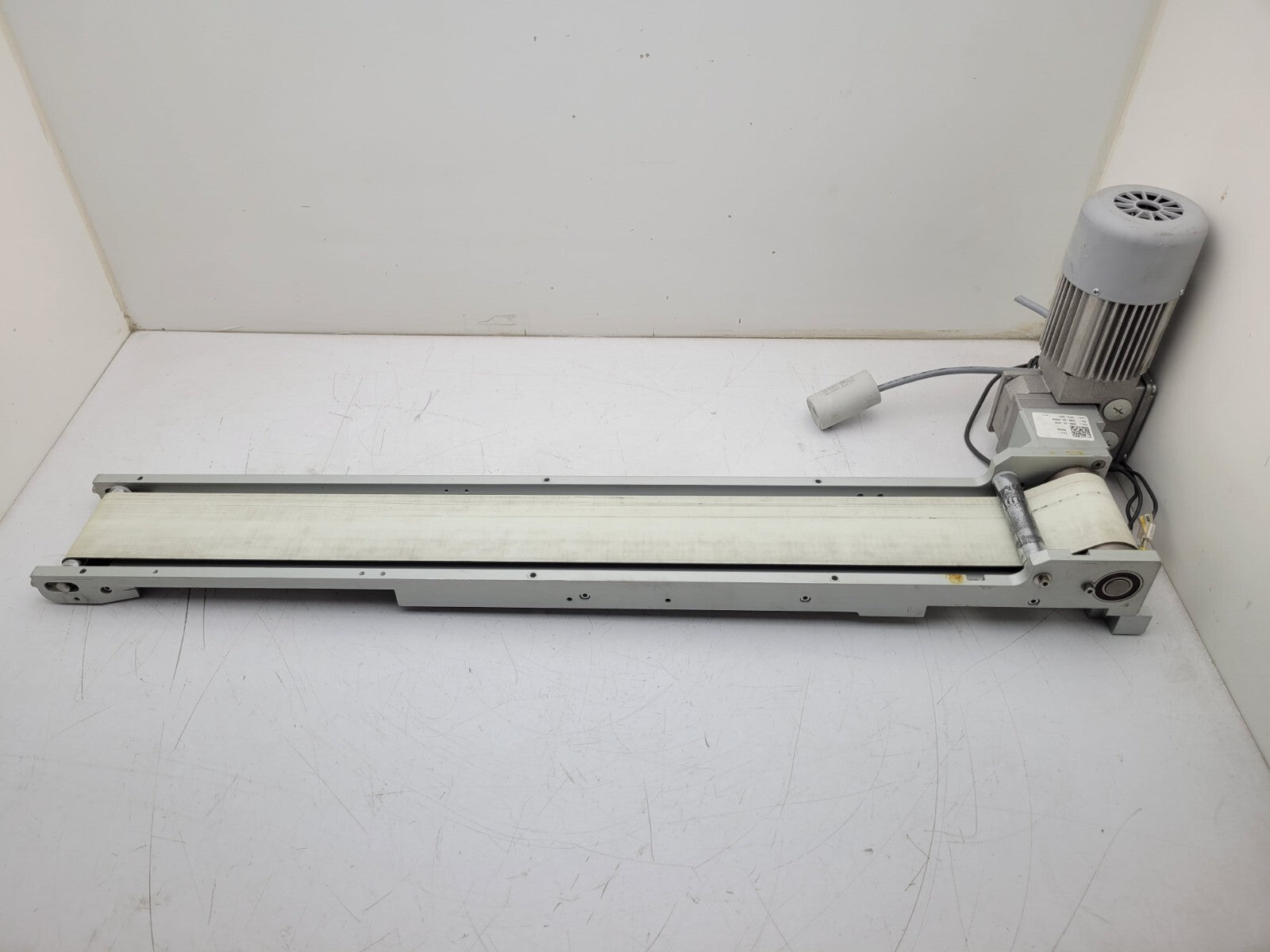 MiniMotor GearMotor Belt Conveyor 30" x 3" 230VAC 50Hz 1:30 Gear Reduction
