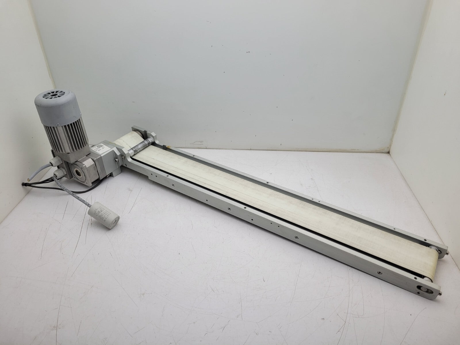 MiniMotor GearMotor Belt Conveyor 30" x 3" 230VAC 50Hz 1:30 Gear Reduction