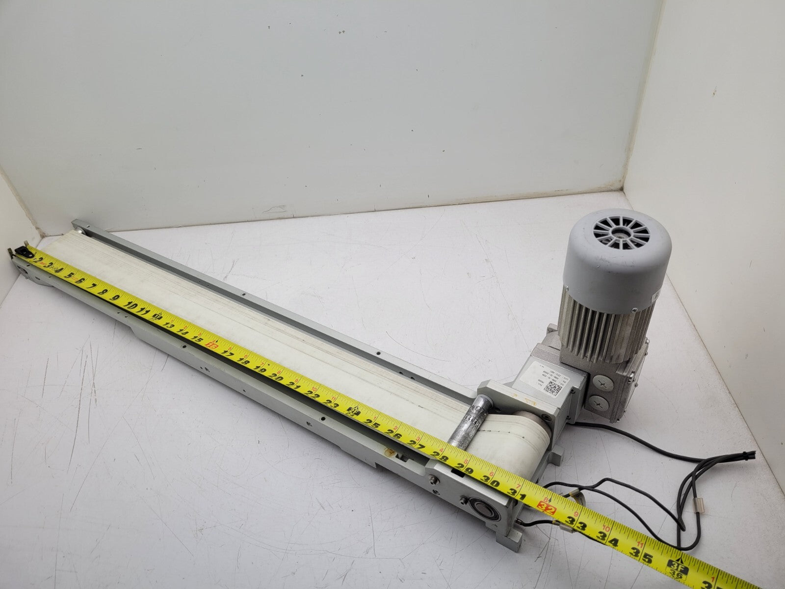 MiniMotor GearMotor Belt Conveyor 30" x 3" 230VAC 50Hz 1:30 Gear Reduction