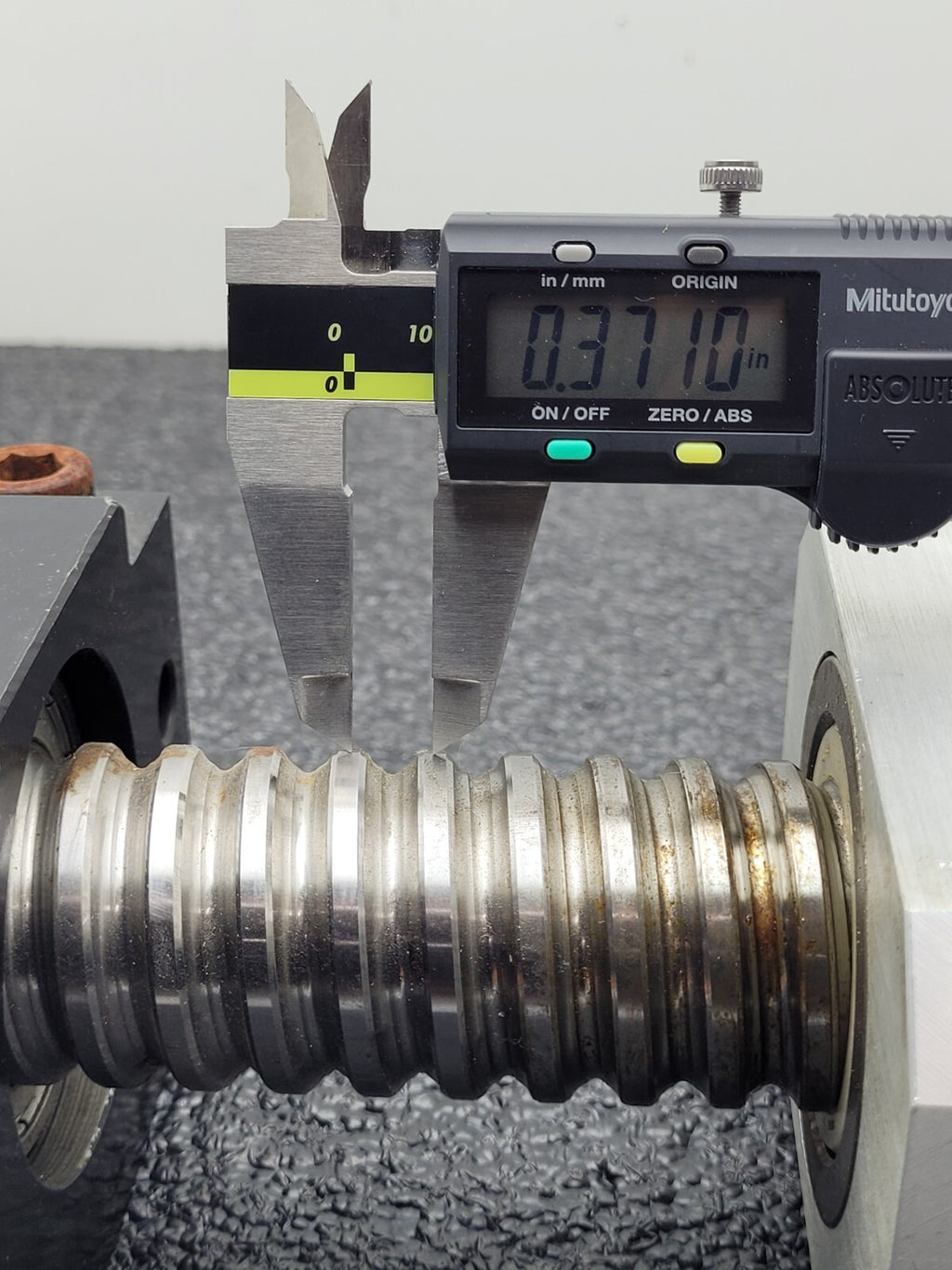 Ball Screw 3.5" travel 0.37" Pitch 1" input shaft 1.5" major Diameter Heavy Duty